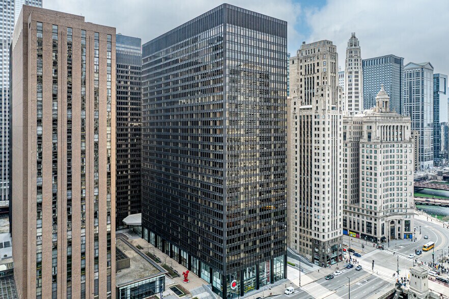 More Photos Of 111 E Wacker Dr, Chicago Office For Lease
