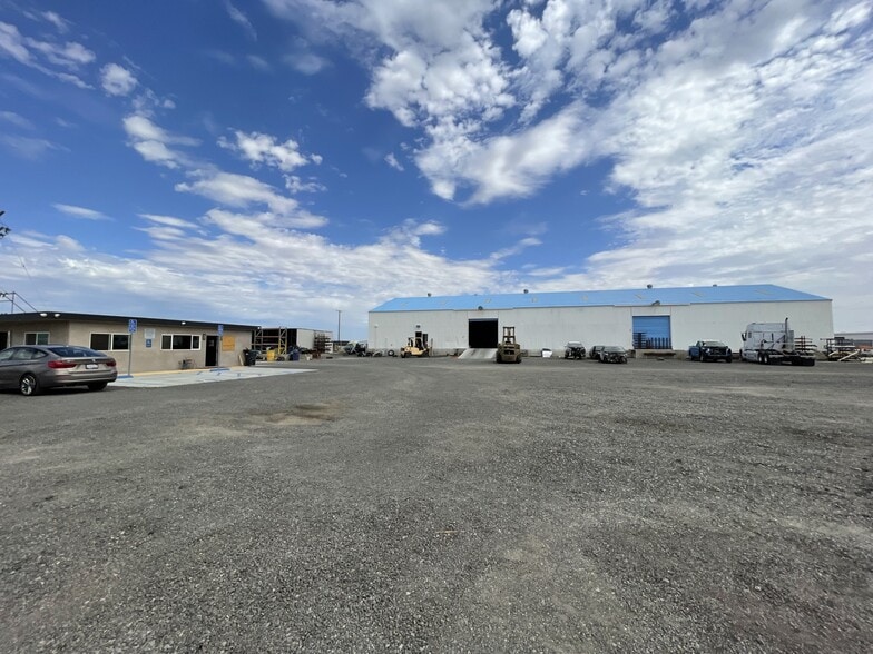 More Photos Of 45761 Division St, Lancaster Warehouse For Sale