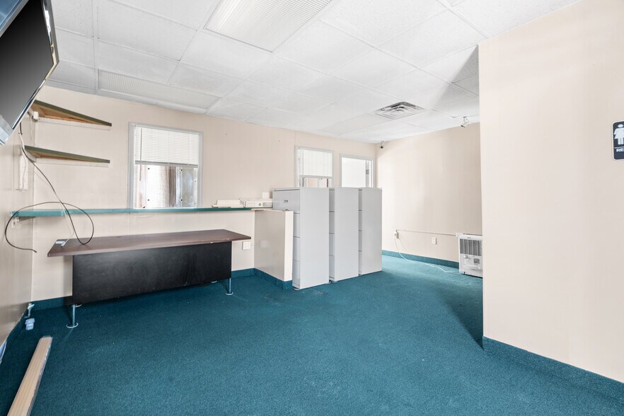 More Photos Of 220 Southfield Rd, Ecorse Storefront Retail Residential For Sale