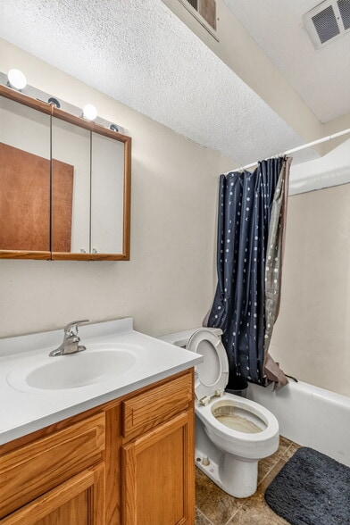 More Photos Of 875-885 25th St, Lincoln Apartments For Sale