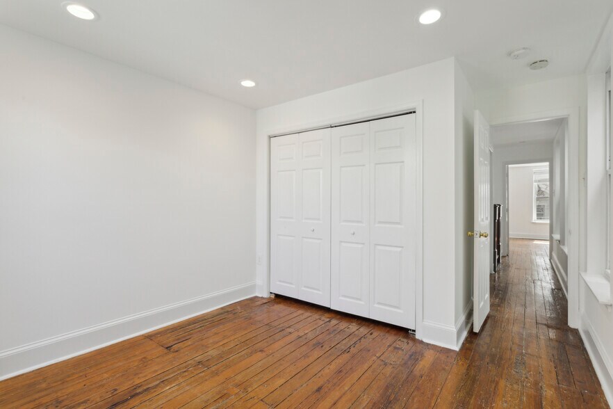 More Photos Of 616 S 6th St, Philadelphia Storefront Retail Residential For Sale