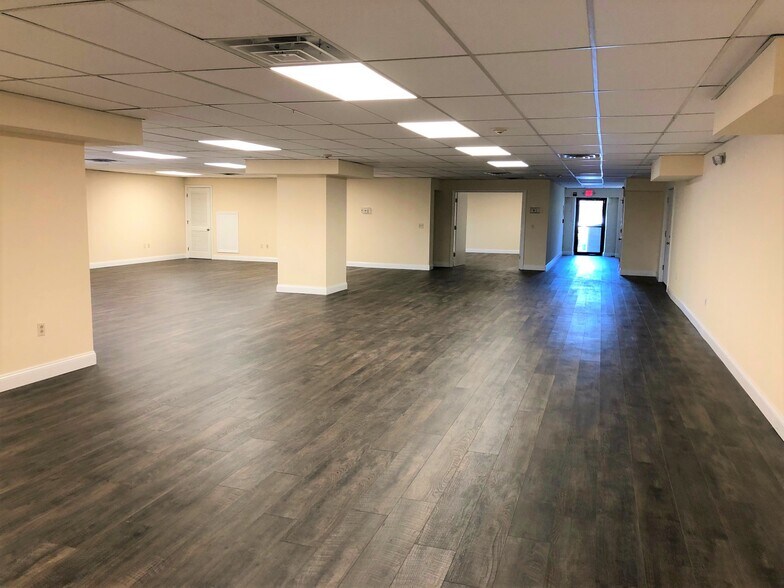 More Photos Of 582 Great Rd, North Smithfield Warehouse For Lease