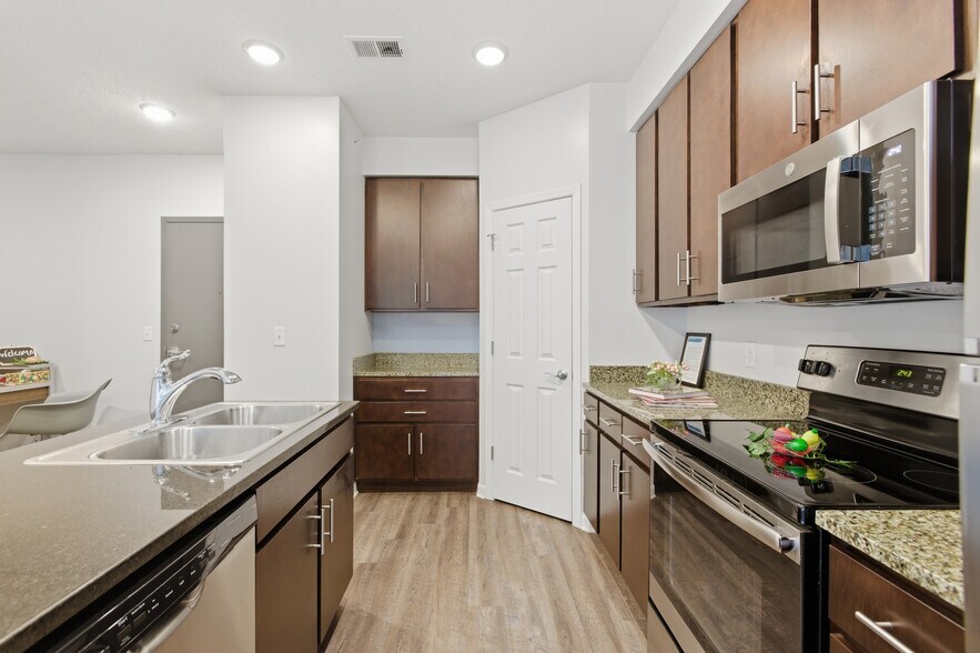 More Photos Of 1015 N 16th St, Omaha Apartments For Sale