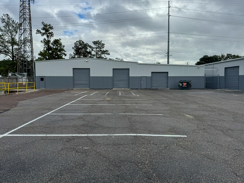 More Photos Of 2520 Oscar Johnson Dr, North Charleston Warehouse For Lease
