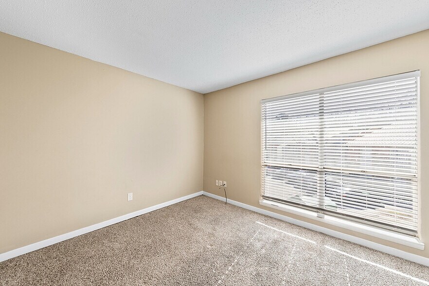 More Photos Of 856 Park Brook Trl, Birmingham Apartments For Sale
