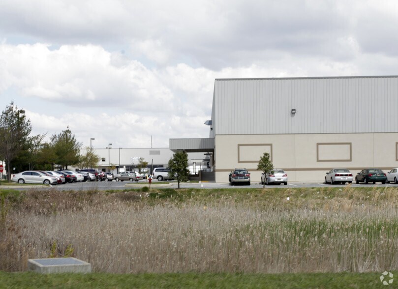 More Photos Of 35 Commerce Way, Dover Warehouse For Lease
