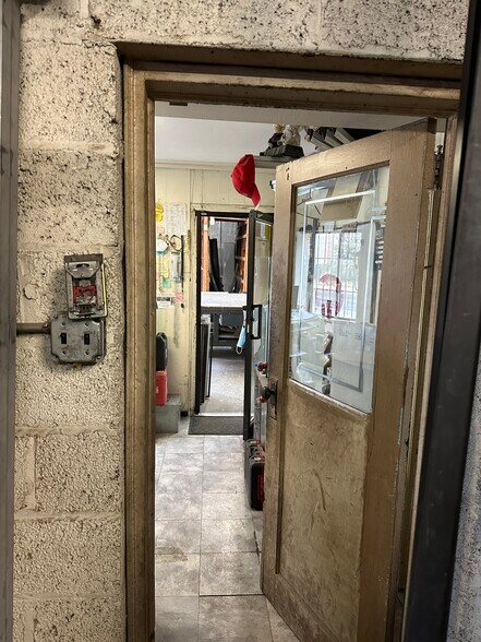 More Photos Of 323 Washington St, Mount Vernon Industrial For Sale