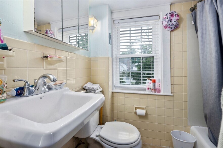 More Photos Of 37 School St, Hyannis Apartments For Sale