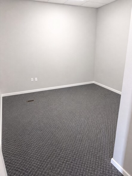 More Photos Of 825 W 3rd St, Caruthersville Office For Lease