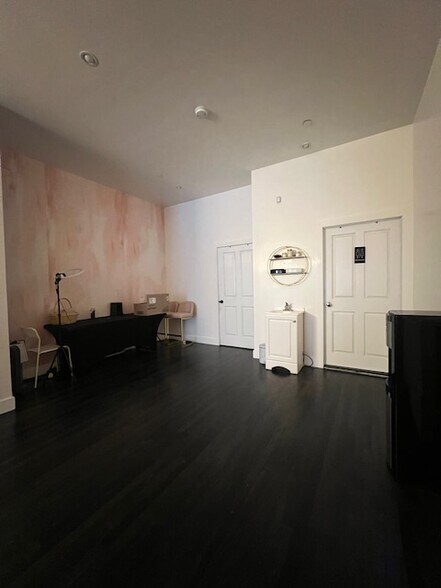 More Photos Of 71-04 Fresh Pond Rd, Ridgewood Storefront Retail Residential For Lease