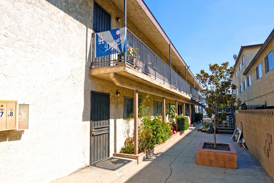 More Photos Of 1020 Broad Ave, Wilmington Apartments For Sale