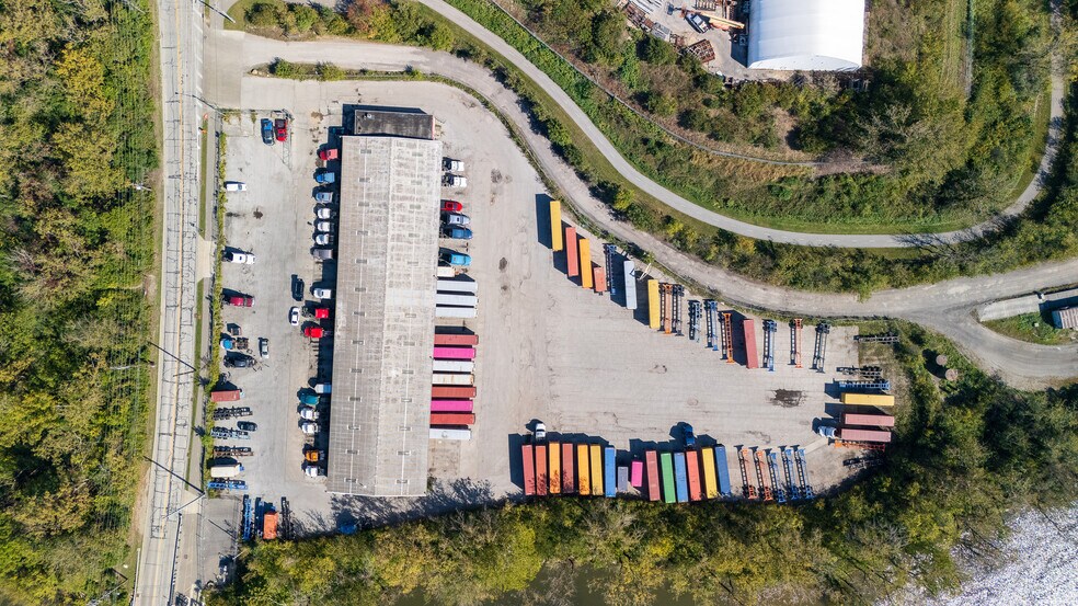 More Photos Of 550 Harvard Ave, Cuyahoga Heights Truck Terminal For Lease
