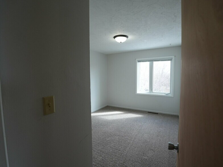 More Photos Of 311 W Highland Dr, Williston Apartments For Sale