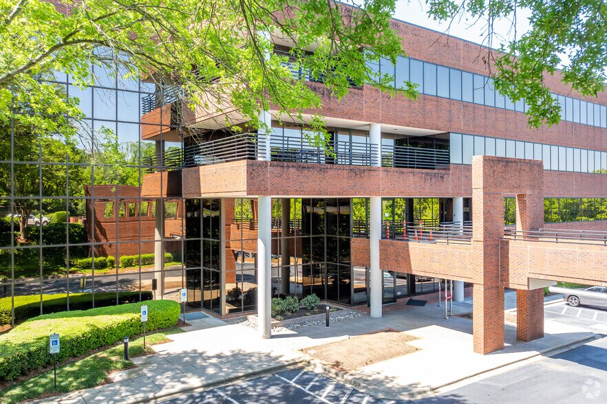 More Photos Of 8720 Red Oak Blvd, Charlotte Office For Lease