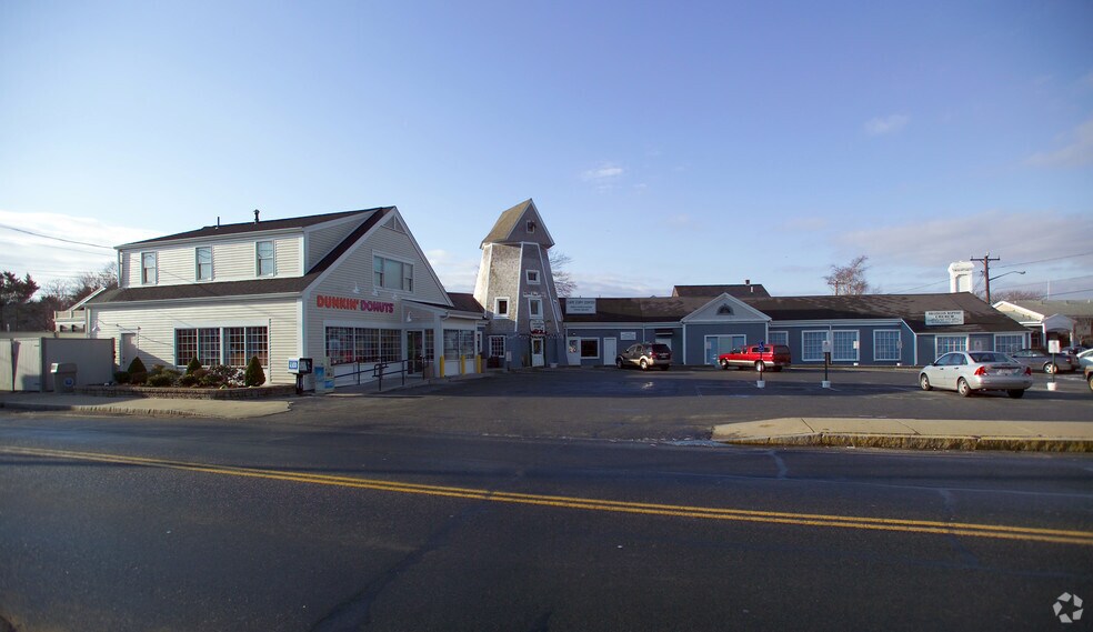 More Photos Of 621-631 Main St, Hyannis General Retail For Lease