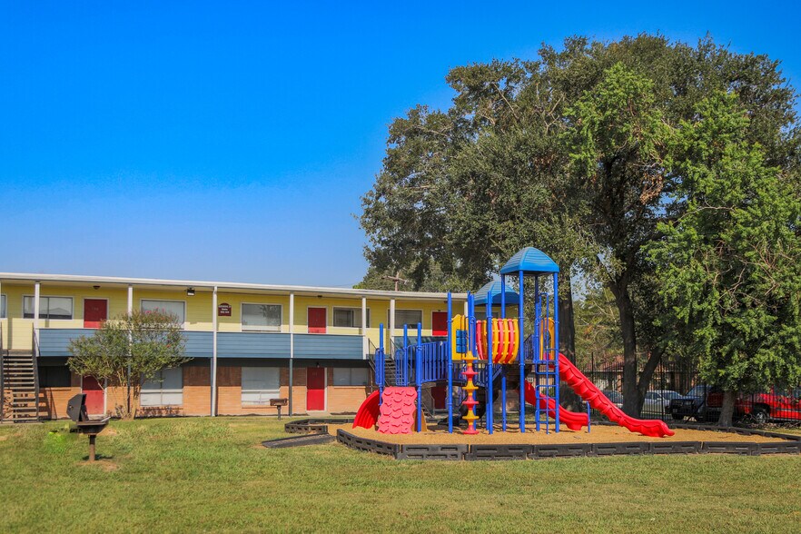 More Photos Of 8311 Winkler Rd, Houston Apartments For Sale