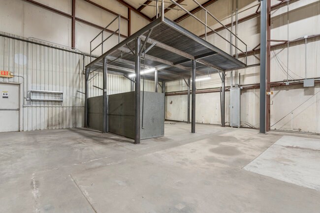 More Photos Of 1004 N Victor Ave, Tulsa Warehouse For Lease