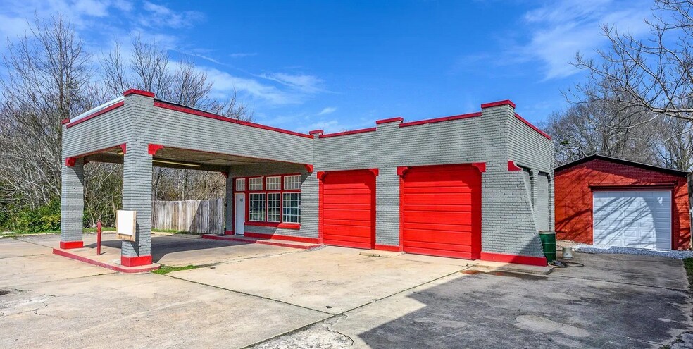 More Photos Of 121 N Main St, Belton General Retail For Sale