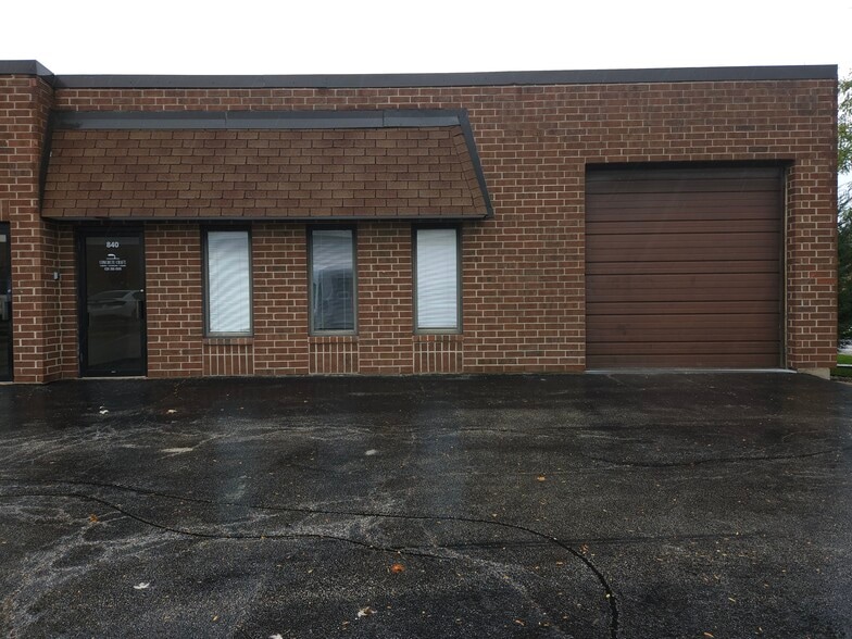 More Photos Of 840-876 N Ridge Ave, Lombard Warehouse For Lease