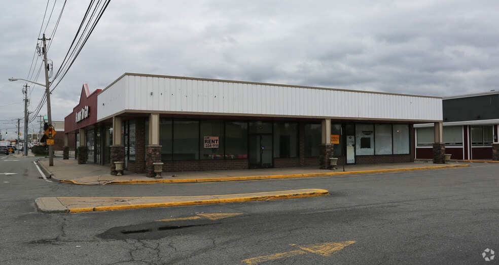 More Photos Of 211-235 Old Country Rd, Carle Place Unknown For Lease