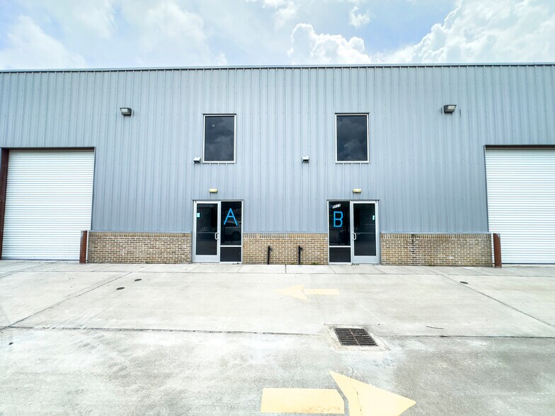 More Photos Of 9013 Pagewood Ln, Houston Warehouse For Sale