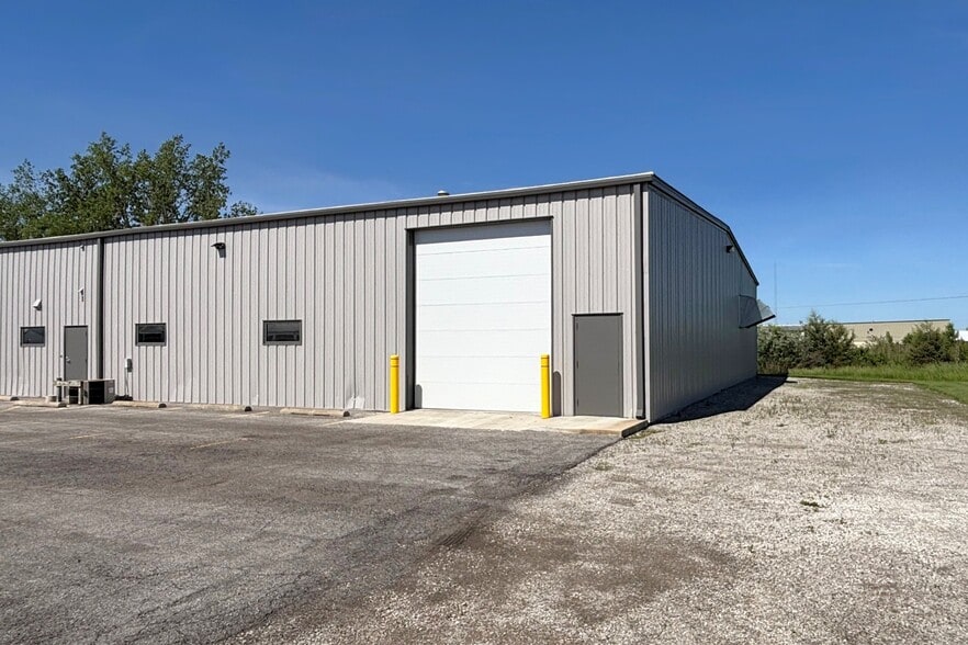 More Photos Of 7007 Trafalgar St, Fort Wayne Light Manufacturing For Lease