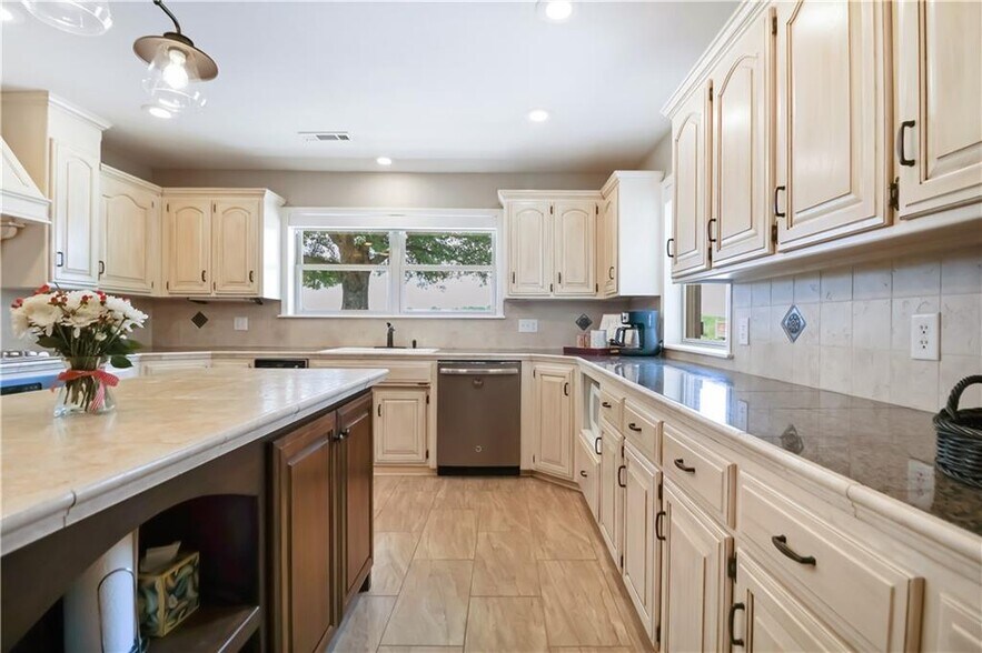 More Photos Of 5039 Primrose Rd, Springdale Specialty For Sale