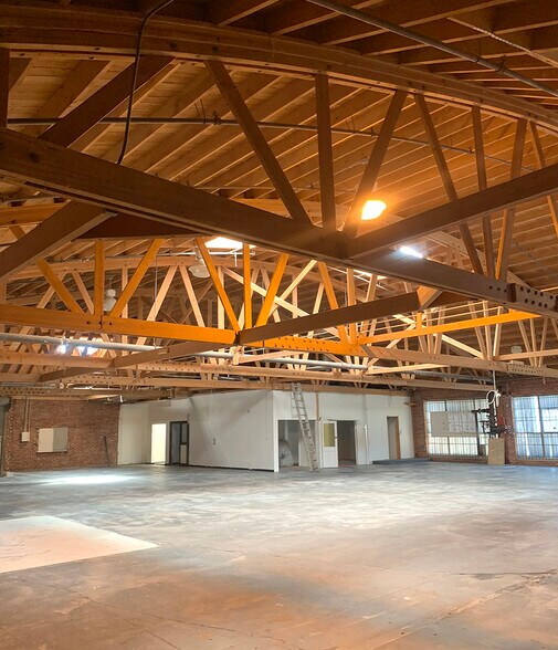 More Photos Of 1120 Seward St, Los Angeles Light Manufacturing For Lease