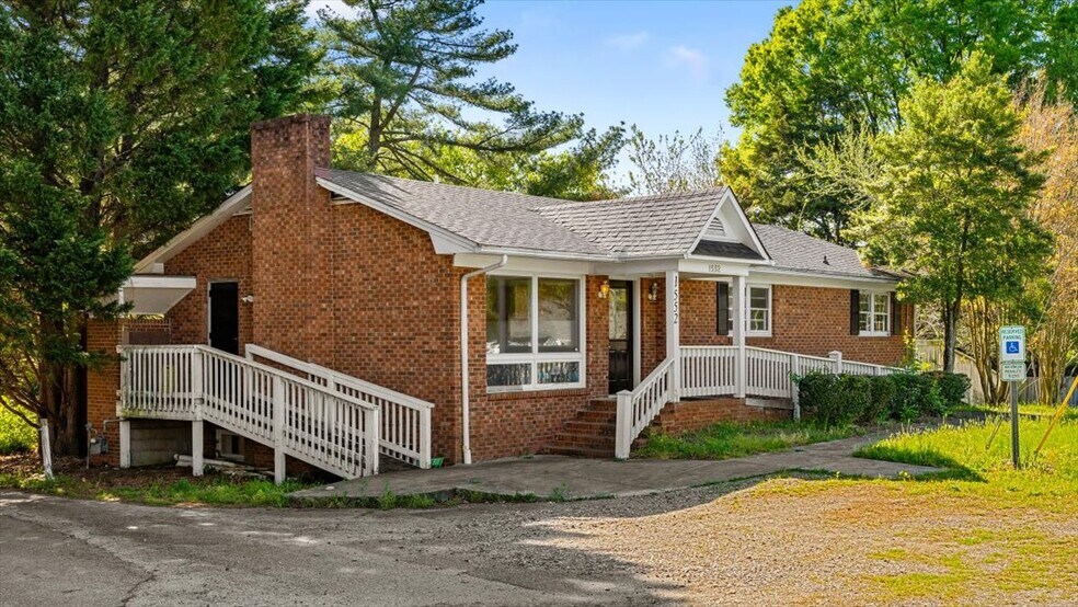 More Photos Of 1552 Skeet Club Rd, High Point Office For Sale