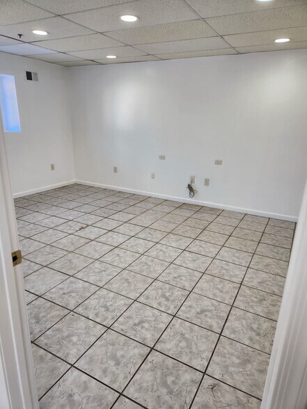 More Photos Of 12 Industrial Dr, Keyport Light Manufacturing For Lease