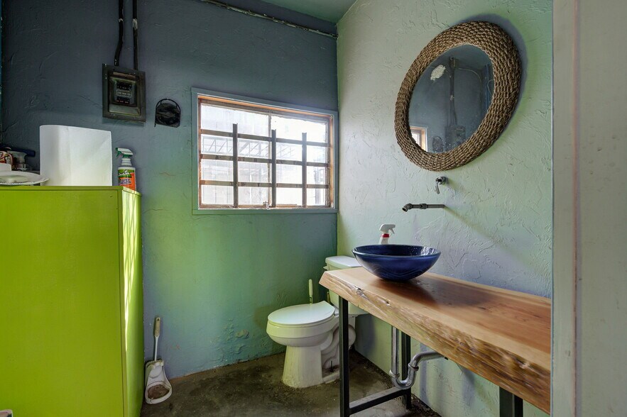 More Photos Of 1615 N Portland Ave, Oklahoma City Warehouse For Sale