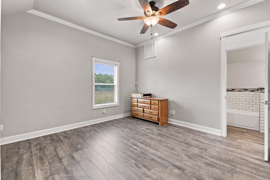 More Photos Of 5876 Elm Springs Rd, Elm Springs Office For Lease