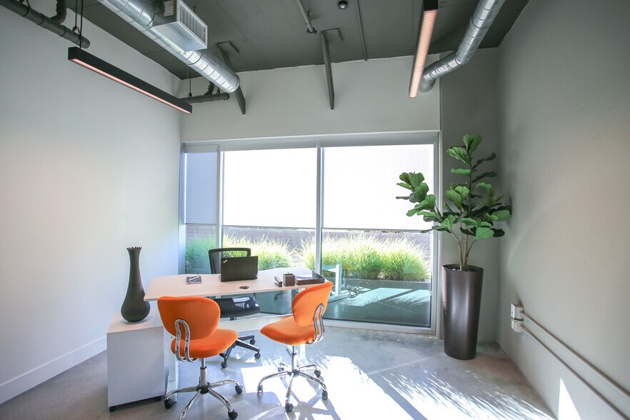 More Photos Of 6262 Glade Ave, Woodland Hills Coworking Space