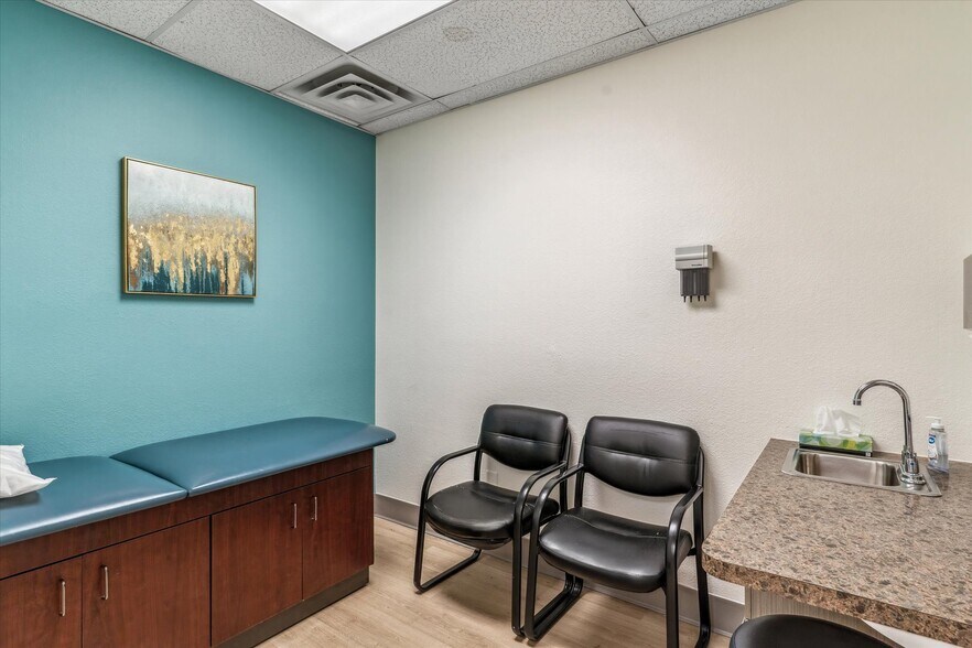 More Photos Of 4220 N 20th Ave, Phoenix Medical For Lease