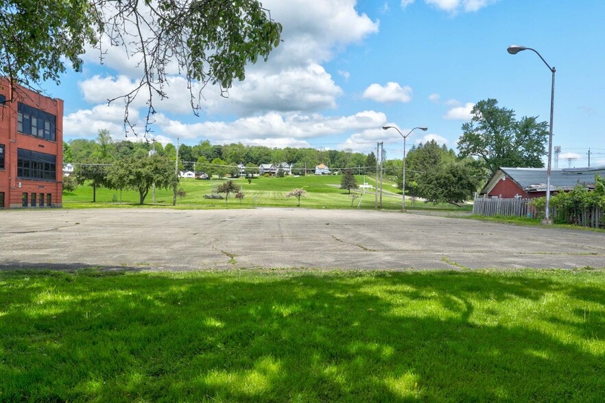 More Photos Of 1101 E 2nd St, Jamestown Schools For Sale