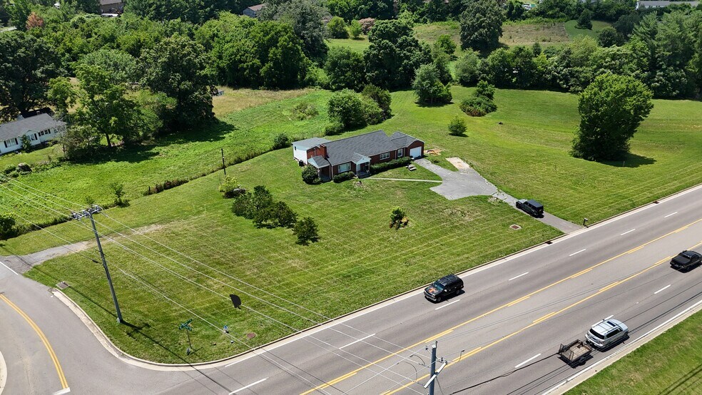 More Photos Of 5207 N Roan St, Gray Specialty For Sale