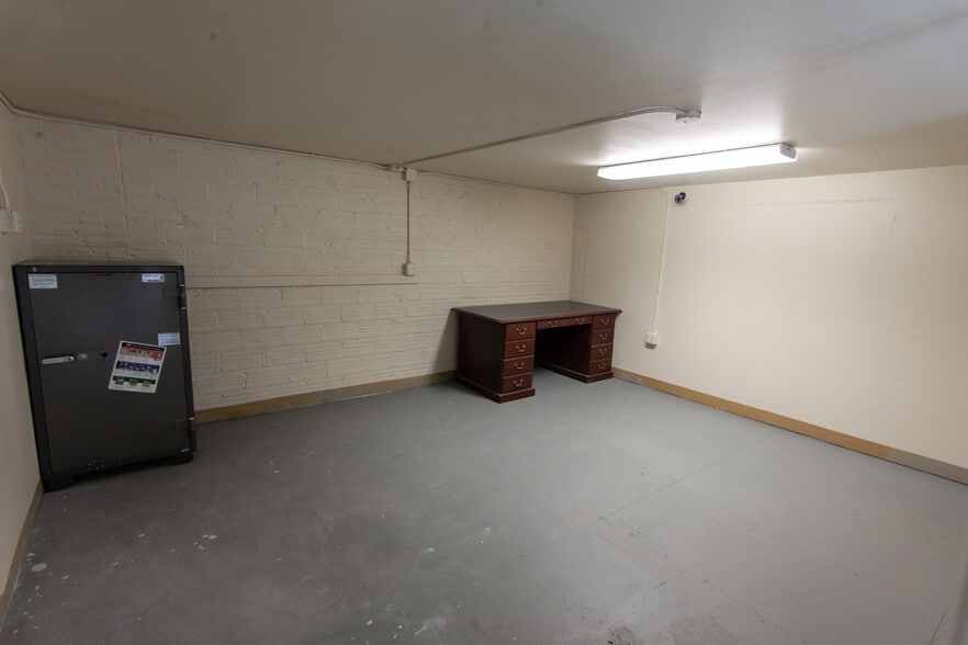 More Photos Of 1200-1218 N Killingsworth St, Portland Storefront For Sale