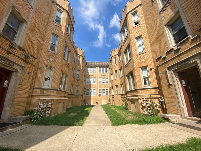 More Photos Of 7722-7732 S Jeffery Blvd, Chicago Apartments For Sale