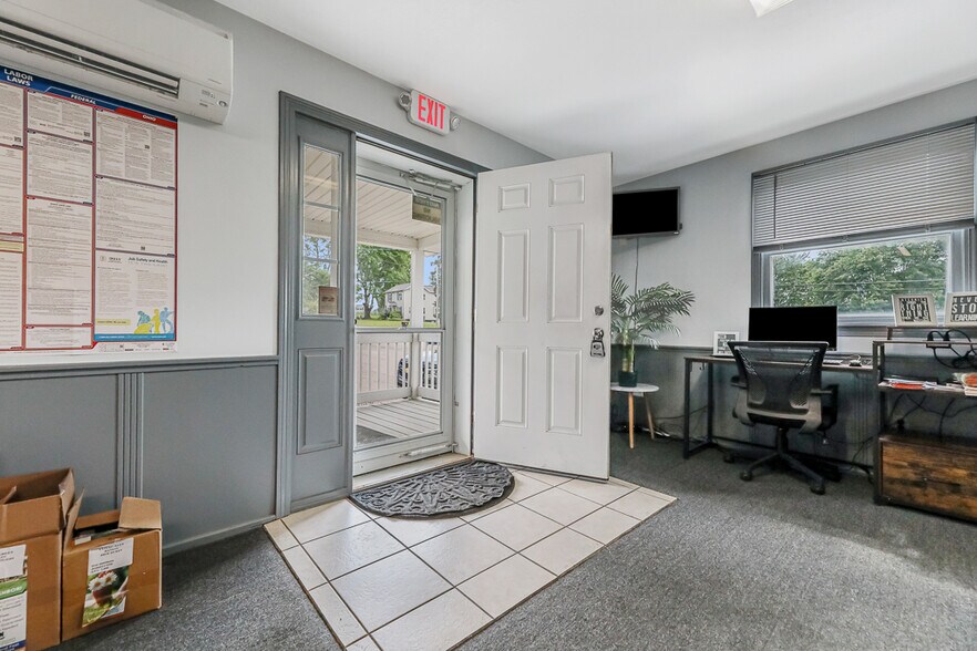 More Photos Of 13390 Ravenna Ave NE, Hartville Flex For Sale