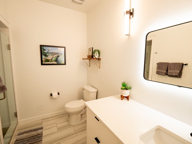 More Photos Of 2208 Lake Austin Blvd, Austin Office Residential For Sale