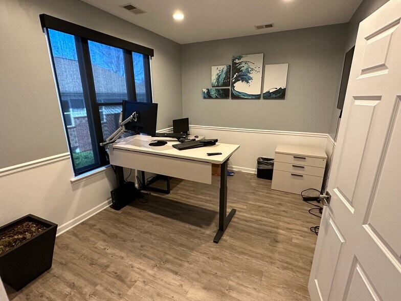 More Photos Of 8226 Village Harbor Dr, Cornelius Office For Lease