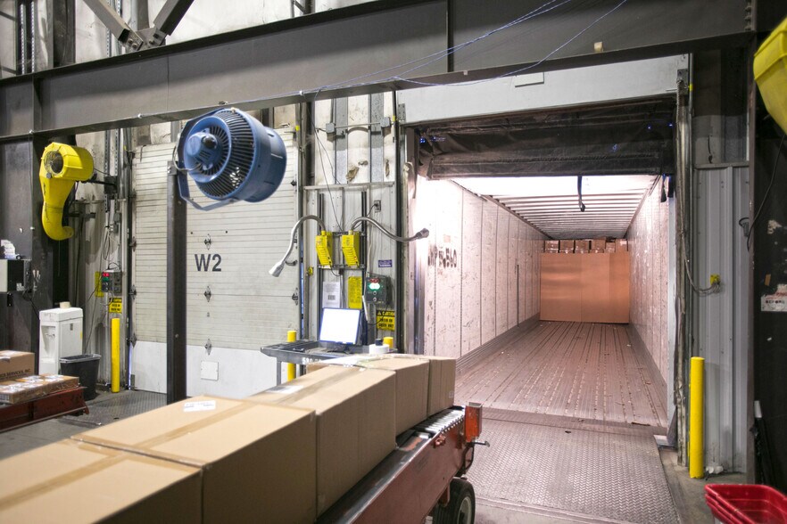More Photos Of 1700 Schuster Rd, Delano Distribution For Lease