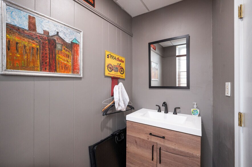 More Photos Of 54 Pleasant St, Newburyport Storefront Retail Office For Lease