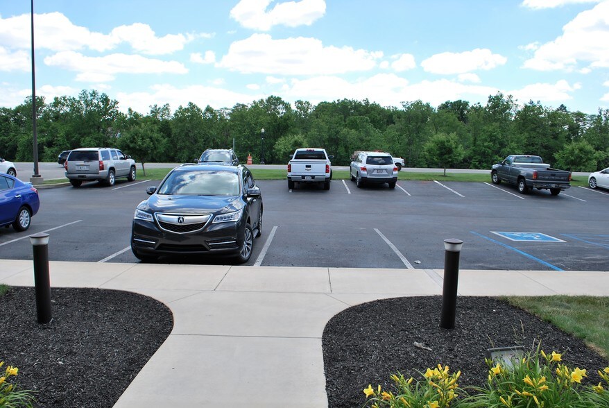 More Photos Of 3010 W White River Blvd, Muncie Office For Lease