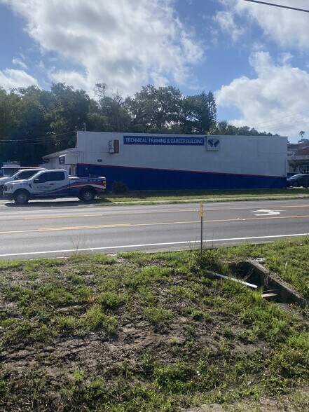 More Photos Of 1502 Alt 19, Palm Harbor Unknown For Lease