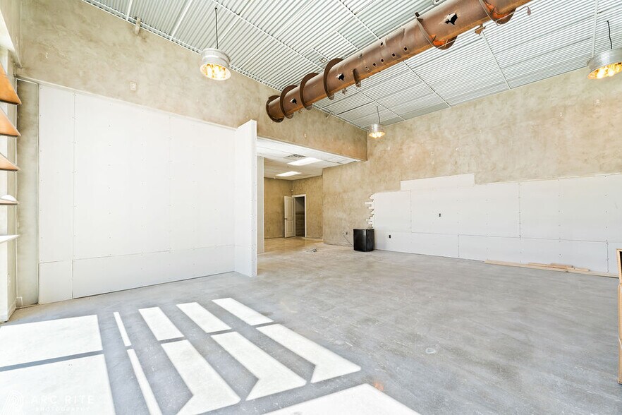 More Photos Of 5820 66th St, Lubbock Storefront Retail Office For Sale