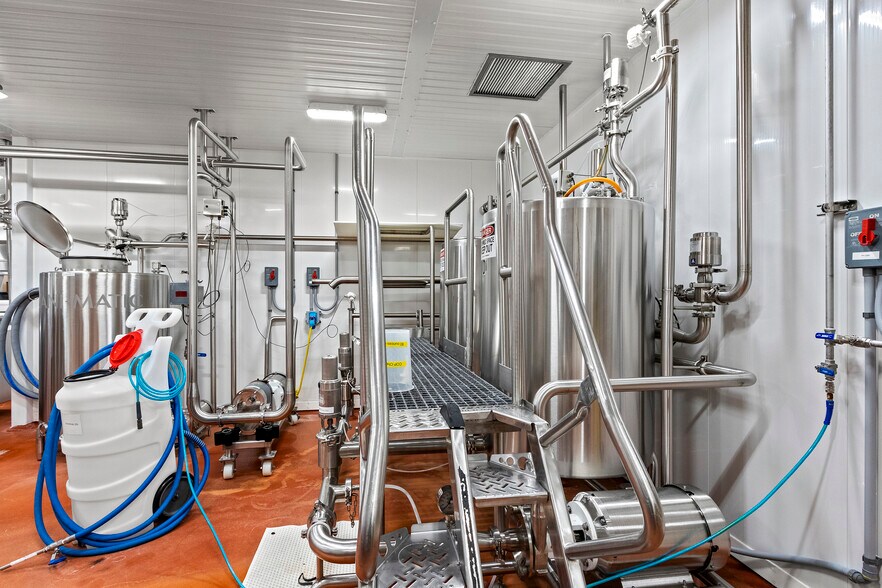 More Photos Of 8103 WI-42 Hwy, Egg Harbor General Retail For Sale