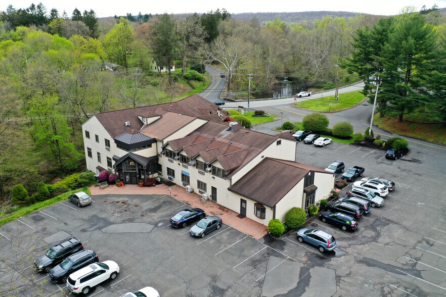 More Photos Of 6 Way Rd, Middlefield Office For Lease