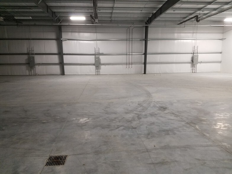 More Photos Of 1925 SW 5th St, Lincoln Warehouse For Lease