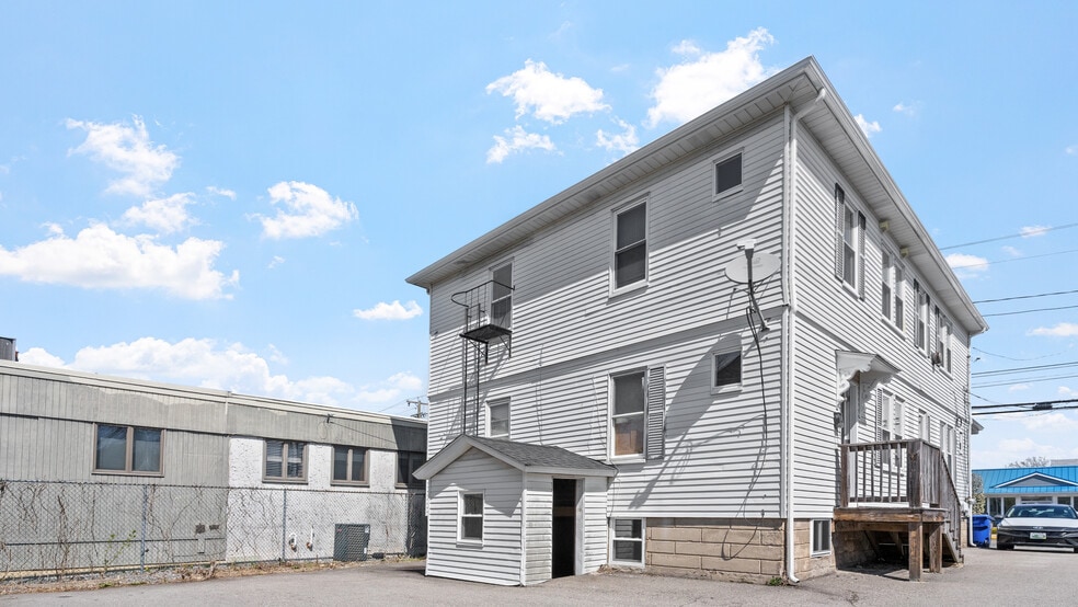 More Photos Of 393 Waterman Ave, East Providence Apartments For Sale